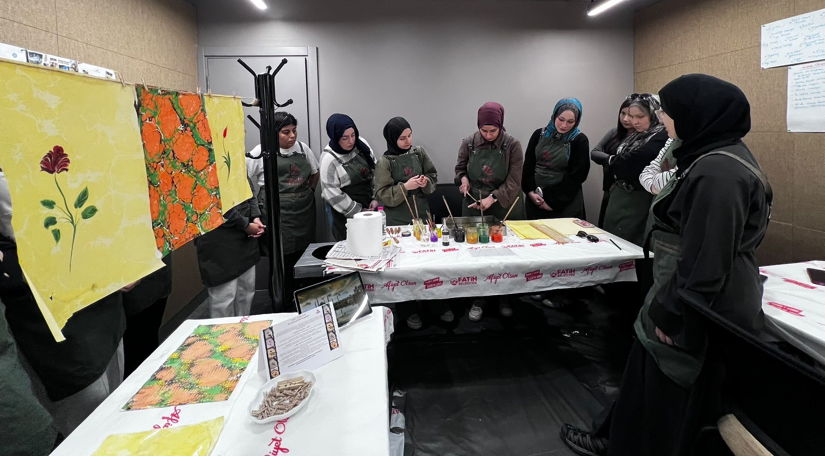 Vatan Kütüphanesi nde Renklerin Suyla Buluştuğu Sanat: Ebru Vatan Kütüphanesi nde Renklerin Suyla Buluştuğu Sanat: Ebru