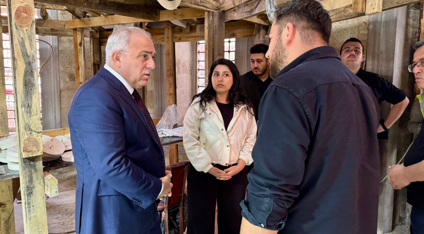 Başkan Turan, Mimar Sinan Eseri Hüsrev Paşa Türbesi nde Yürütülen Restorasyon Çalışmalarını İnceledi Başkan Turan, Mimar Sinan Eseri Hüsrev Paşa Türbesi nde Yürütülen Restorasyon Çalışmalarını İnceledi