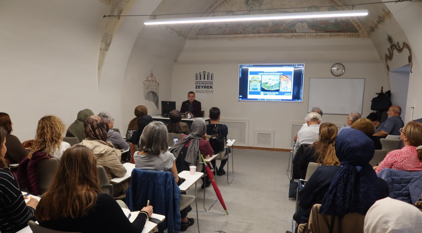 Zeyrek Akademi de İstanbul un Şehir ve Kültür Tarihine Yolculuk Başladı Zeyrek Akademi de İstanbul un Şehir ve Kültür Tarihine Yolculuk Başladı