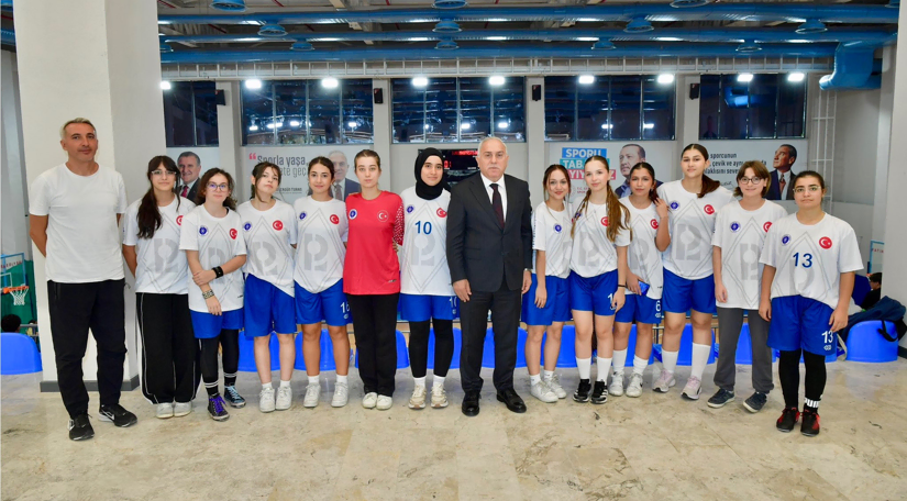 Başkan Turan, Mimar Sinan Yüzme Havuzu ve Spor Merkezi ni Ziyaret Ederek Çalışmaları Yerinde İnceledi
