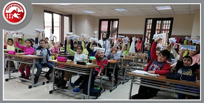 Bilgi Evi Öğrencilerine Ağız Bakım Setleri Hediye Edildi Bilgi Evi Öğrencilerine Ağız Bakım Setleri Hediye Edildi