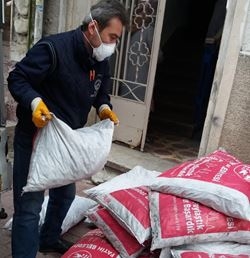 Kömür Yardımları Adreslere Ulaştırılıyor Kömür Yardımları Adreslere Ulaştırılıyor