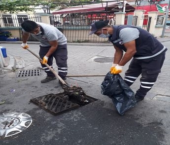 Fatih te Yağış Öncesi Temizlik Yapıldı Fatih te Yağış Öncesi Temizlik Yapıldı