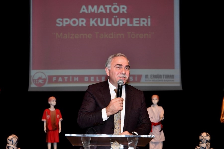 Fatih Belediyesi nden Amatör Spor Kulüplerine Malzeme Desteği Fatih Belediyesi nden Amatör Spor Kulüplerine Malzeme Desteği