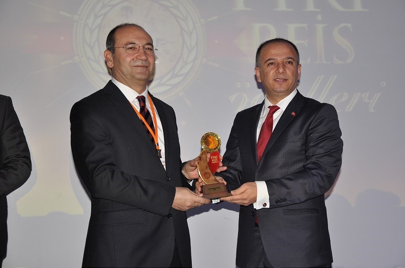 Piri Reis Dünya Haritasının 500. yılında Fatih Belediyesine Piri Reis Ödülü Piri Reis Dünya Haritasının 500. yılında Fatih Belediyesine Piri Reis Ödülü