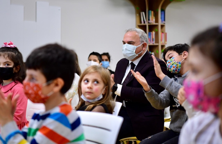 Başkan M. Ergün Turan Çocuklarla Masal Dinledi Başkan M. Ergün Turan Çocuklarla Masal Dinledi