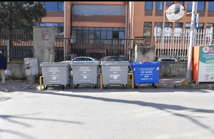 Fatih te İkili Atık Toplama Sistemine Geçildi Fatih te İkili Atık Toplama Sistemine Geçildi
