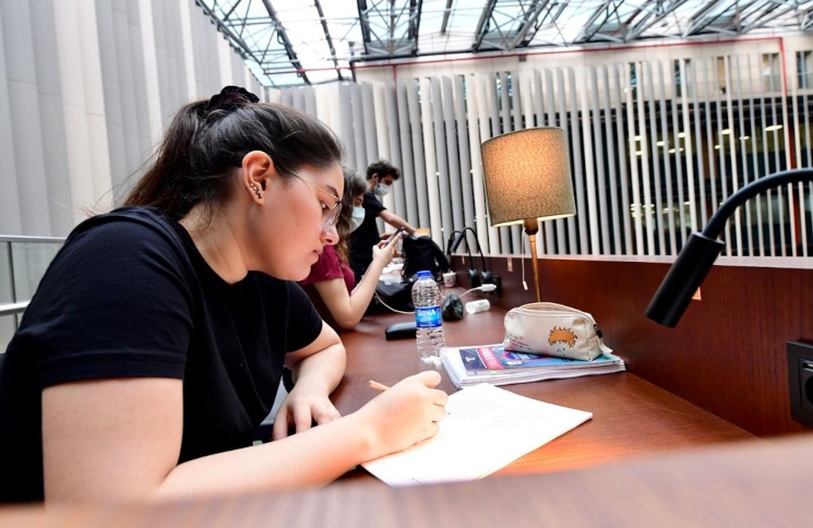 Fatih Merkez Kütüphanesi İlk Misafirlerini Ağırlıyor