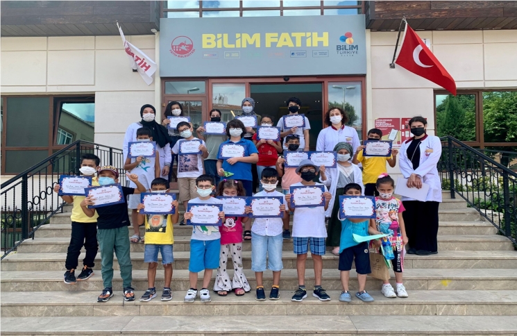Geleceğin Bilim İnsanlarına İlk Belgeleri Verildi Geleceğin Bilim İnsanlarına İlk Belgeleri Verildi