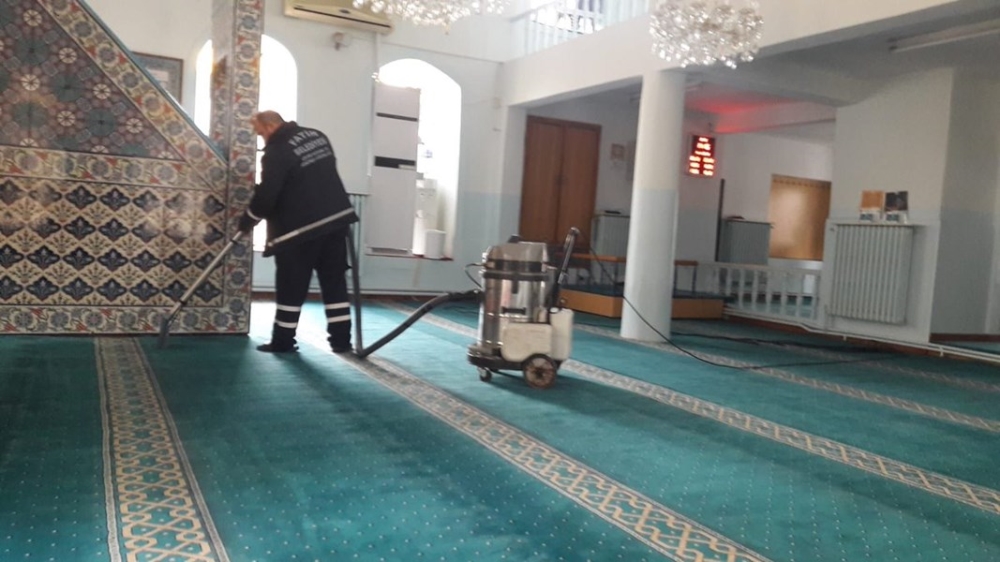 İlçemizdeki İbadethane Halıları, Ekiplerimizce Düzenli Olarak Yıkanmaktadır