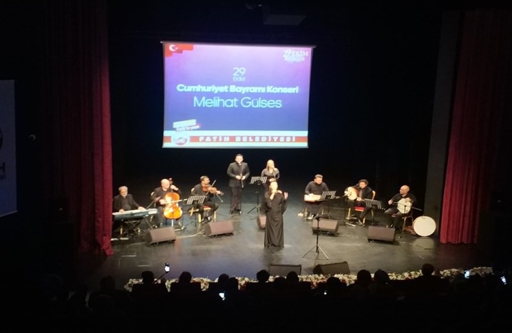 Fatih te Cumhuriyet Bayramı Coşkusu Fatih te Cumhuriyet Bayramı Coşkusu