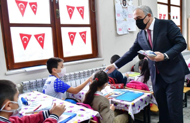 Başkan Turan Öğrencileri Ziyaret Etti Başkan Turan Öğrencileri Ziyaret Etti