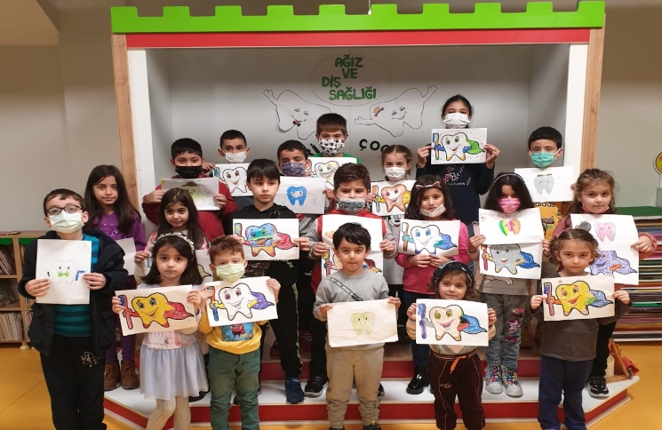 Çocuklar Eğlenceli Etkinliklerle Diş Sağlığının Önemini Öğrendi Çocuklar Eğlenceli Etkinliklerle Diş Sağlığının Önemini Öğrendi