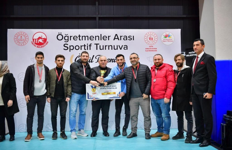 Öğretmenler Arası Sportif Turnuva'nın Kazananları Ödüllerini Aldı