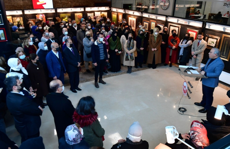 Başkan Turan Yazıdan Renge Sergisinin Açılışını Gerçekleştirdi Başkan Turan Yazıdan Renge Sergisinin Açılışını Gerçekleştirdi