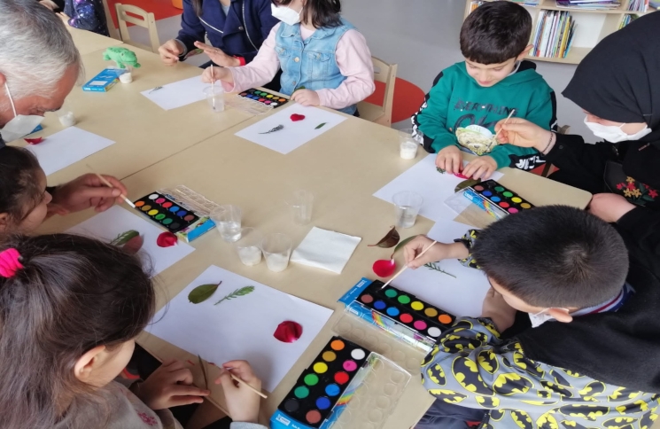 Fatihli Çocuklar Kütüphanelerinde Doyasıya Eğleniyor Fatihli Çocuklar Kütüphanelerinde Doyasıya Eğleniyor