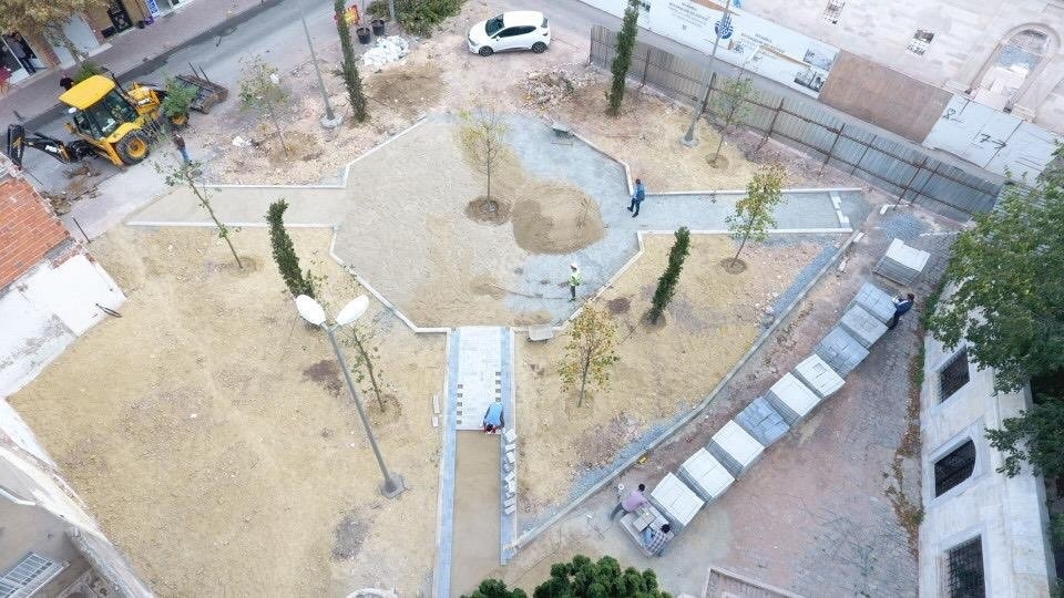 Cerrahpaşa Mahallesi Davud Paşa Camii Önünde Çocuklarımız ve Aileleri İçin Yapılan Park Çalışmamız Tüm Hızıyla Devam Ediyor