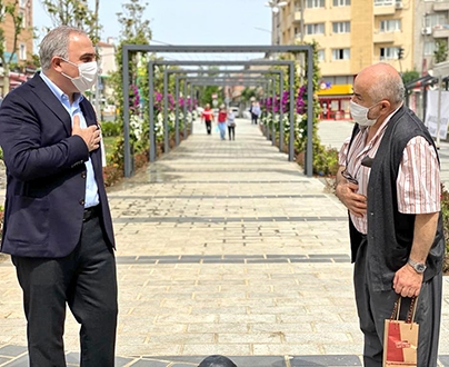 Başkan Turan Dışarıda Vakit Geçiren Vatandaşları Ziyaret Etti Başkan Turan Dışarıda Vakit Geçiren Vatandaşları Ziyaret Etti