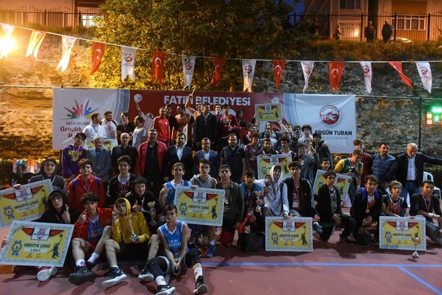 3x3 Sokak Basketbolu Turnuvası Çekişmeli Geçti 3x3 Sokak Basketbolu Turnuvası Çekişmeli Geçti