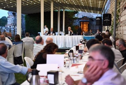 Başkan Turan Projelerini Muhtarlara Anlattı Başkan Turan Projelerini Muhtarlara Anlattı