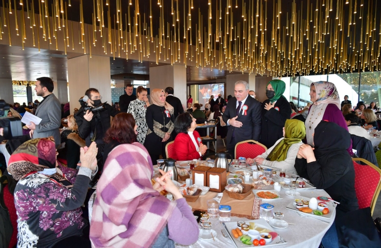 Başkan Turan Fatihli Kadınlarla Bir Araya Geldi Başkan Turan Fatihli Kadınlarla Bir Araya Geldi