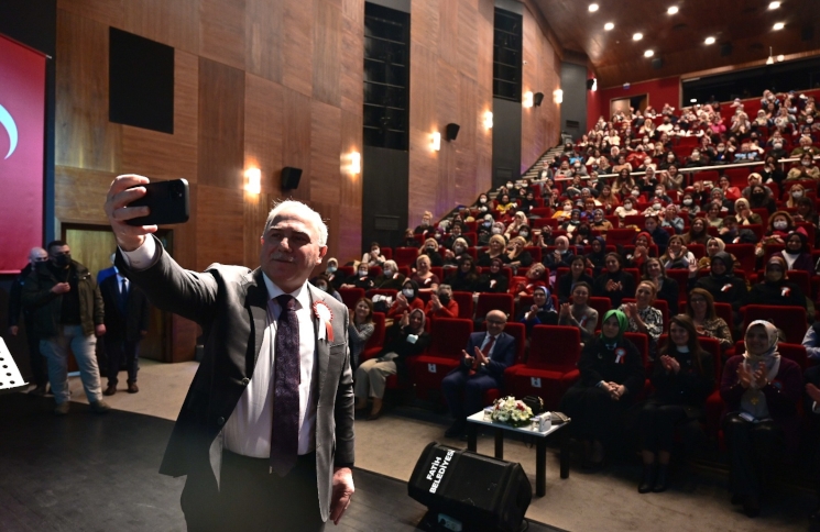 Fatih Belediyesi Kadın Personeli Kadınlar Günü nde Doyasıya Eğlendi Fatih Belediyesi Kadın Personeli Kadınlar Günü nde Doyasıya Eğlendi