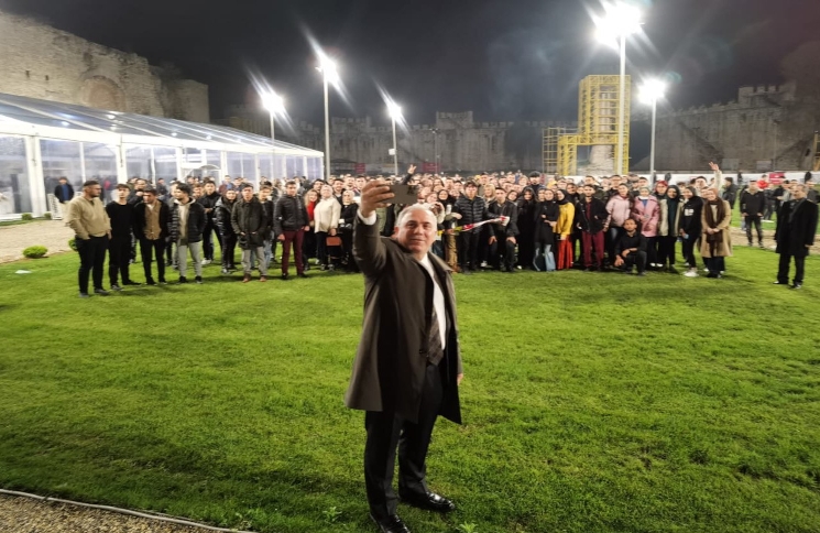 Başkan Turan Gençlerle İftar Yaptı Başkan Turan Gençlerle İftar Yaptı