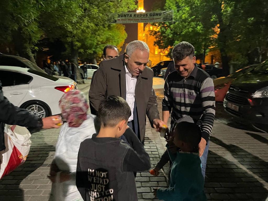 Fatih te Kadir Gecesi Bereketi Fatih te Kadir Gecesi Bereketi