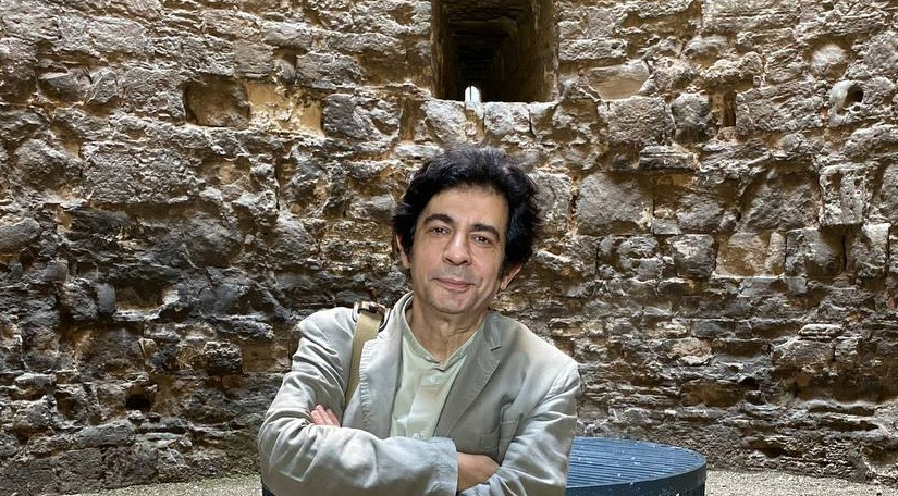 Okan Bayülgen Yedikule Hisarı nı Gezdi Okan Bayülgen Yedikule Hisarı nı Gezdi