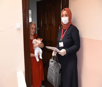 Yenidoğan Bebeklere ‘Hoş Geldin  Hediyesi