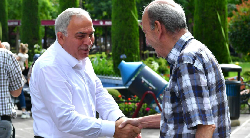 Başkan Turan Fındıkzade'ye Yapılan Yeni Sosyal Alanda İncelemelerde Bulundu