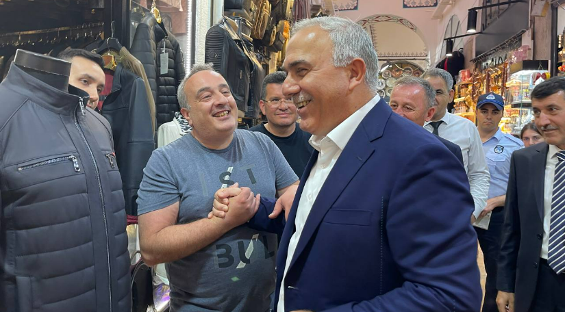 Başkan Turan Kapalıçarşı yı Ziyaret Etti Başkan Turan Kapalıçarşı yı Ziyaret Etti