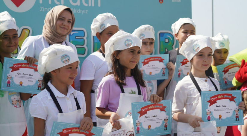 Minik Şefler Çatladıkapı Sosyal Tesisleri nde Eğlencenin Tadını Çıkarıyor Minik Şefler Çatladıkapı Sosyal Tesisleri nde Eğlencenin Tadını Çıkarıyor