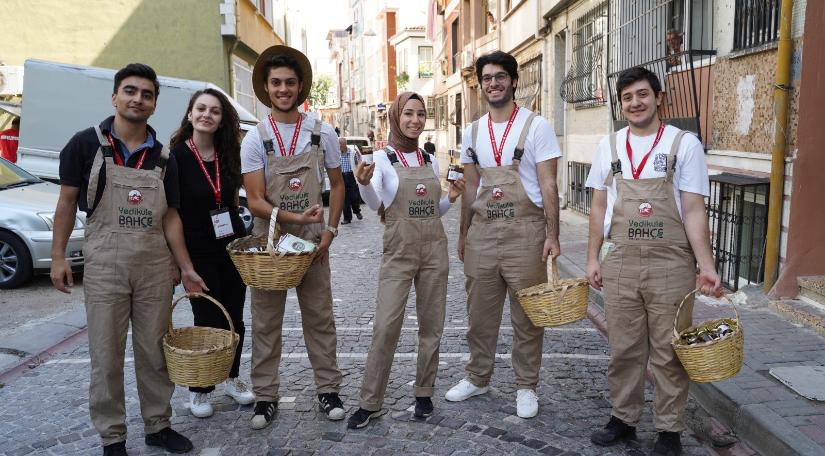 Yedikule Bahçe den Fatih in Hanelerine Bir Reçel Yolculuğu Yedikule Bahçe den Fatih in Hanelerine Bir Reçel Yolculuğu