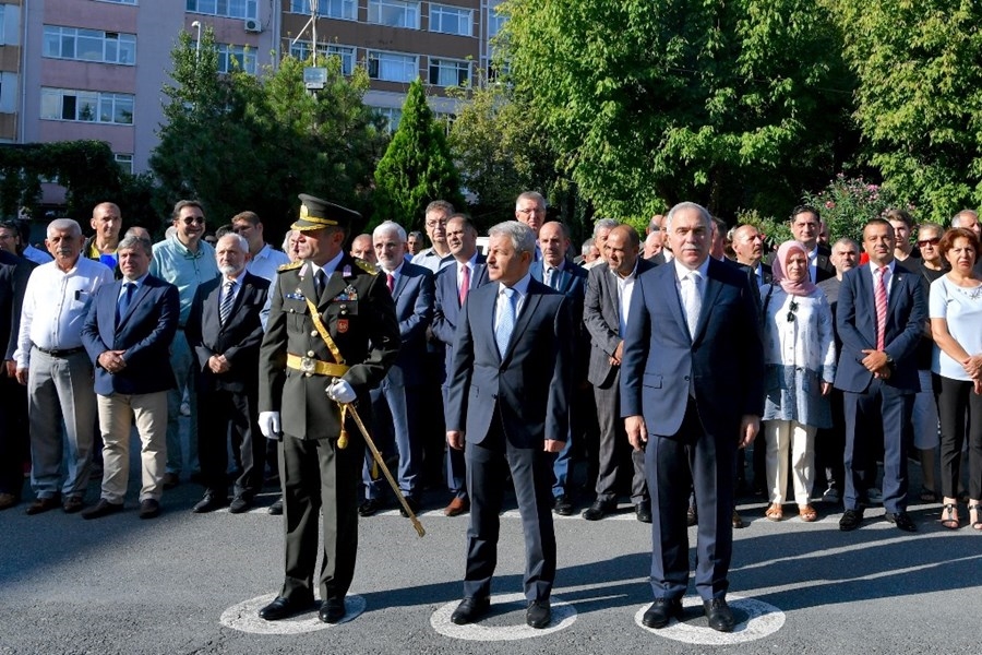 Zafer Bayramı nın 97. Yıldönümü Fatih te Coşkuyla Kutlandı. Zafer Bayramı nın 97. Yıldönümü Fatih te Coşkuyla Kutlandı.