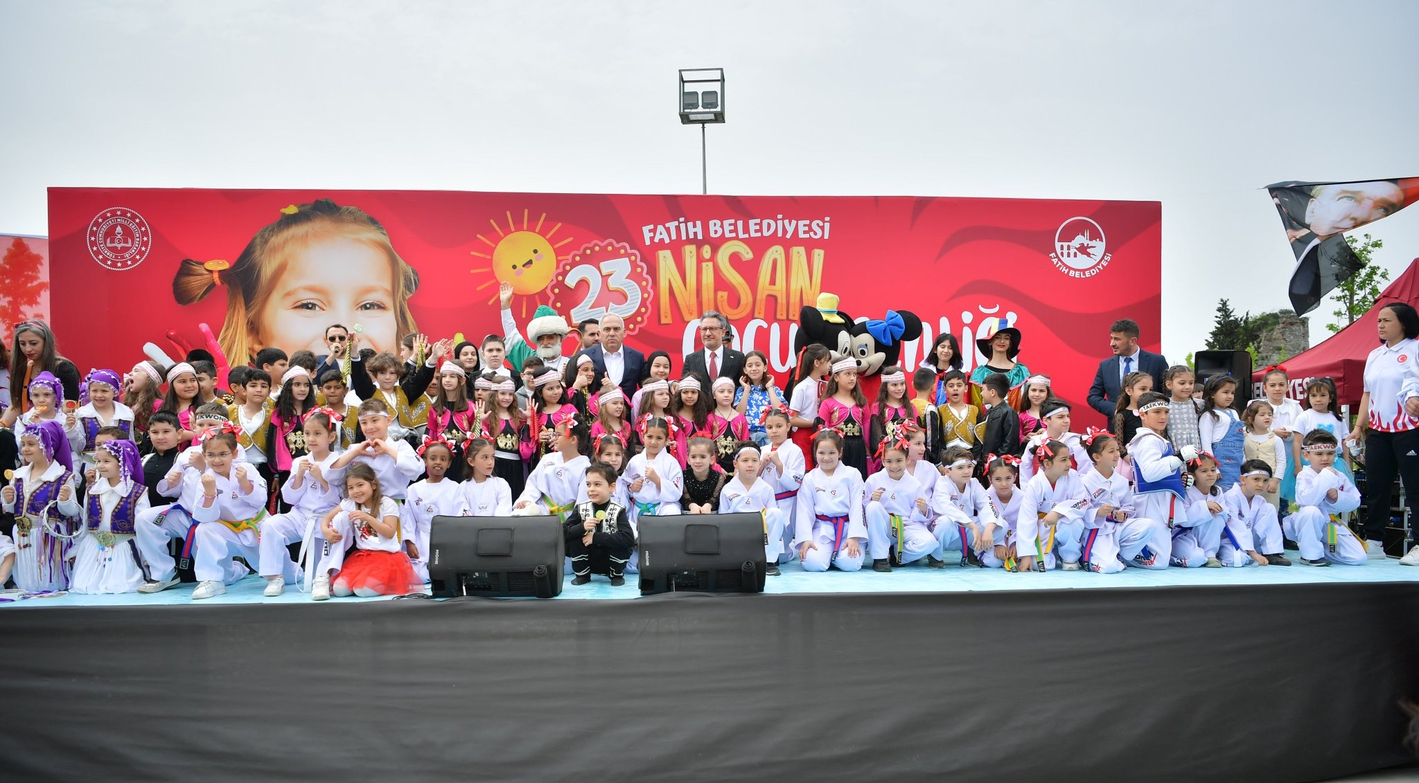 “23 Nisan Çocuk Şenliği” Başkan Turan ın Katılımıyla Karasurları Millet Bahçesi nde Düzenlendi