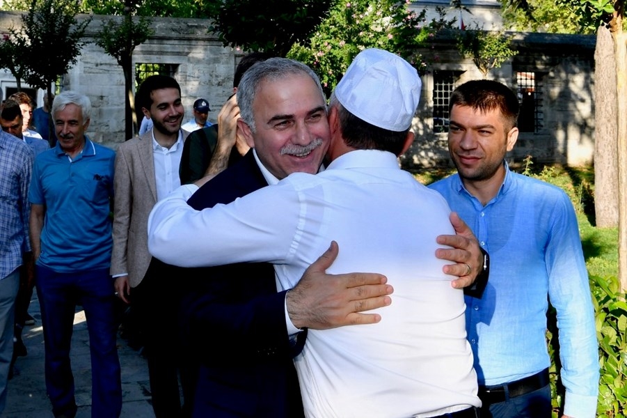 Süleymaniye Camisi nde Bayram Sabahı Coşkusu Süleymaniye Camisi nde Bayram Sabahı Coşkusu