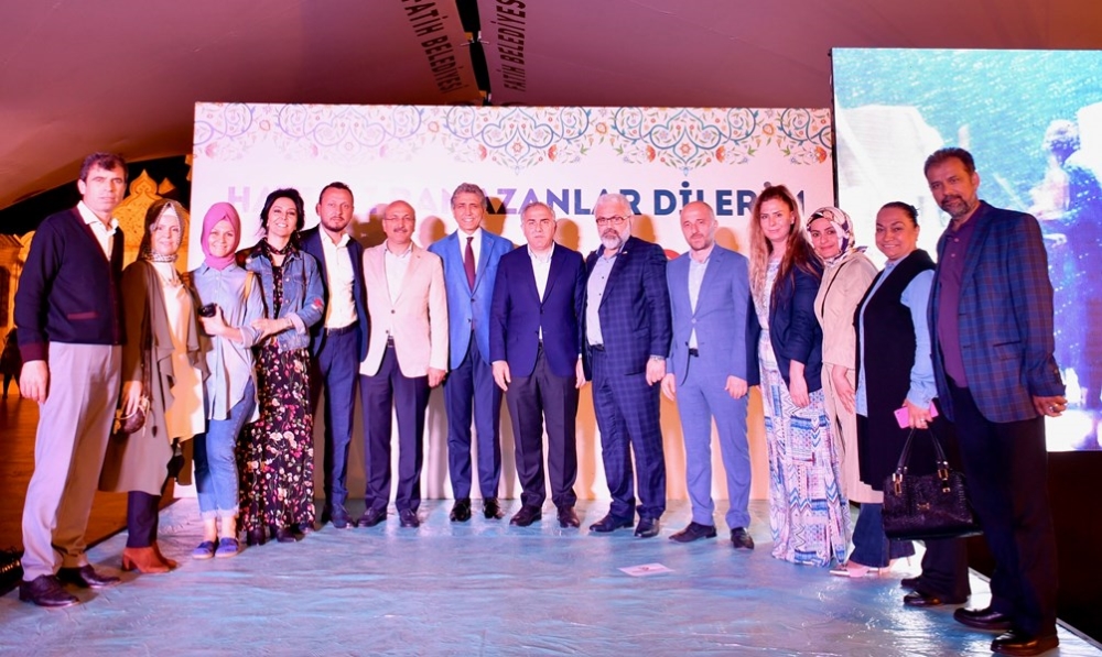 Fatih Belediyesi ve Kızılay Binlerce Kişiyi Aynı Sofrada Buluşturdu Fatih Belediyesi ve Kızılay Binlerce Kişiyi Aynı Sofrada Buluşturdu