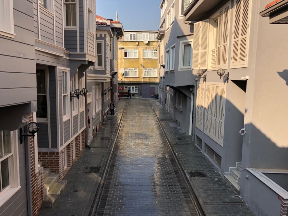 Sultanahmet Mahallesi Kupacılar Sokakta Yol ve Kaldırım Yenileme Çalışmalarımız Tamamlanmıştır.