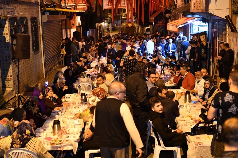 Fatih Ayvansaray da Sahur Coşkusu Fatih Ayvansaray da Sahur Coşkusu