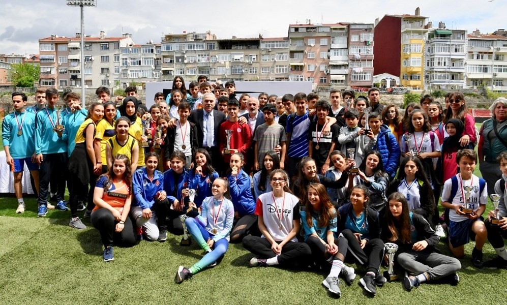 Öğrenciler Başkanlık Koşusu nda Ter Döktü… Öğrenciler Başkanlık Koşusu nda Ter Döktü…