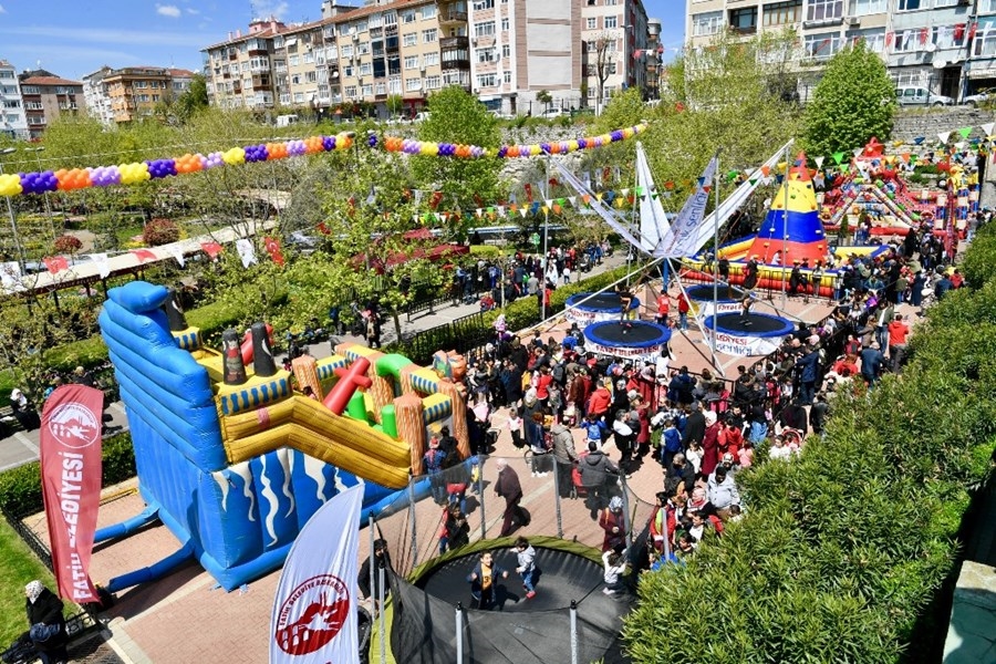 Fatihli Çocuklar 23 Nisan Çocuk Bayramını Şenlik Havasında Kutladı… Fatihli Çocuklar 23 Nisan Çocuk Bayramını Şenlik Havasında Kutladı…