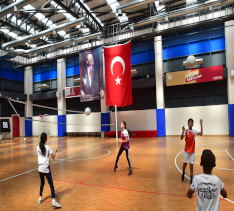 Kadırga Mesleki ve Teknik Anadolu Lisesi Kapalı  Spor Salonu